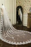 Jednovrstvé krajkové závojové svatební doplňky svatební závoj z bílé slonoviny s kovovým hřebenem do vlasů