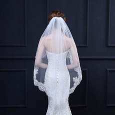 Svatební závoj krátký krajkový závoj s kovovým hřebenem závoj svatební doplňky