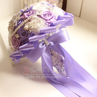 Purple téma svatební nevěsta kytice růže diamant perla ruku vzít květiny - Strana 3