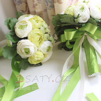 Listy jsou zelené svatební hospodářství květiny družička drží květiny - Strana 2