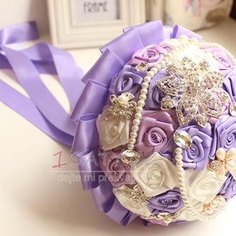 Purple téma svatební nevěsta kytice růže diamant perla ruku vzít květiny - Strana 2