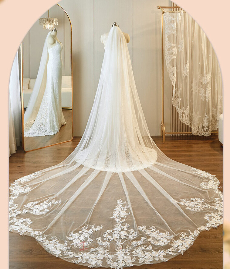 Bílá slonová kost vintage krajkový závoj kostelní svatební závoj luxusní zadní závoj