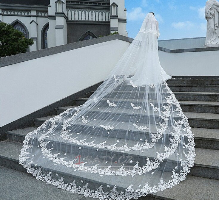 Bílý krajkový závoj svatební nevěsta kostelní závoj trojrozměrný květinový závoj