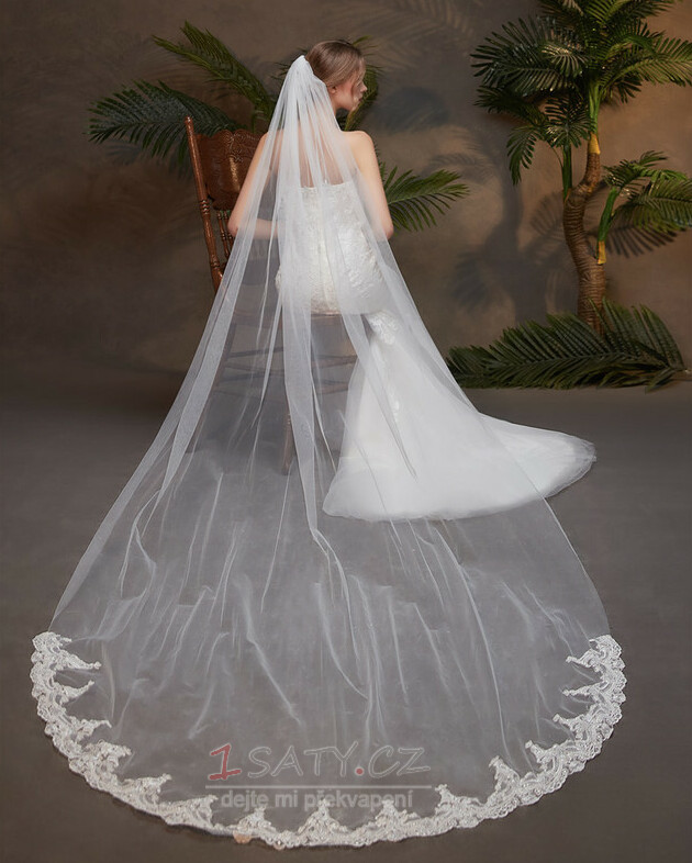Boutique krajkový svatební závoj jednovrstvý závoj s hřebenovými svatebními doplňky