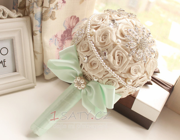 Diamond svatební perla svatební fotografie rozložení nápady dekorace drží květiny