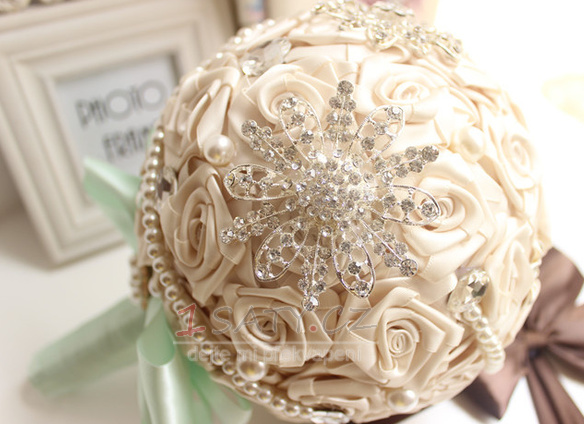 Diamond svatební perla svatební fotografie rozložení nápady dekorace drží květiny