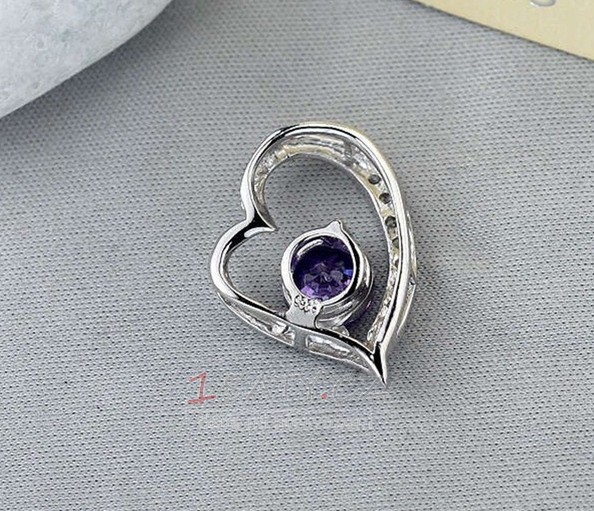 Fialové stříbrné srdce ve tvaru vykládané diamantové šperky ženského náhrdelníku