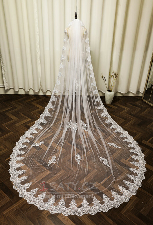 Jednovrstvé krajkové závojové svatební doplňky svatební závoj z bílé slonoviny s kovovým hřebenem do vlasů