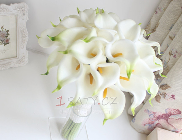 Nevěsta drží simulaci květina družička calla květina květina holka ruku