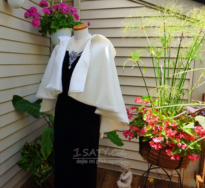 Svatební šálový plášť s vysokým a nízkým lemem